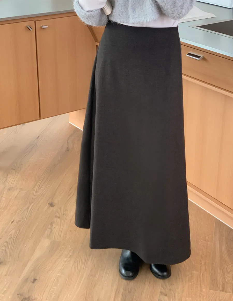 롱 스커트 모델 착용 이미지-S1L22