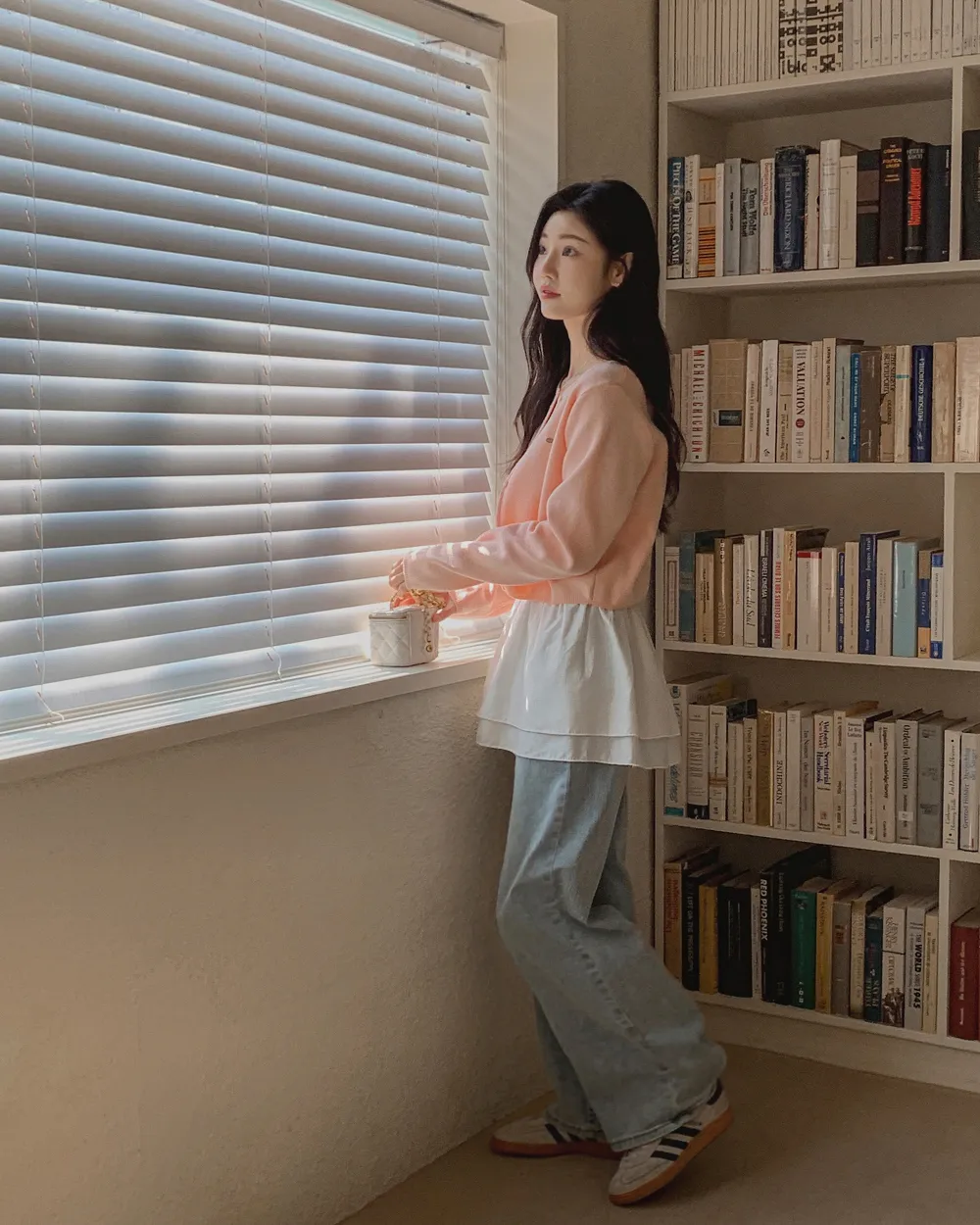 바지 모델 착용 이미지-S4L46