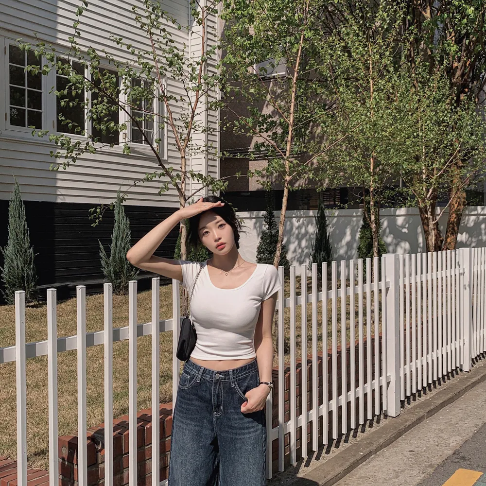 반팔 티셔츠 모델 착용 이미지-S3L13