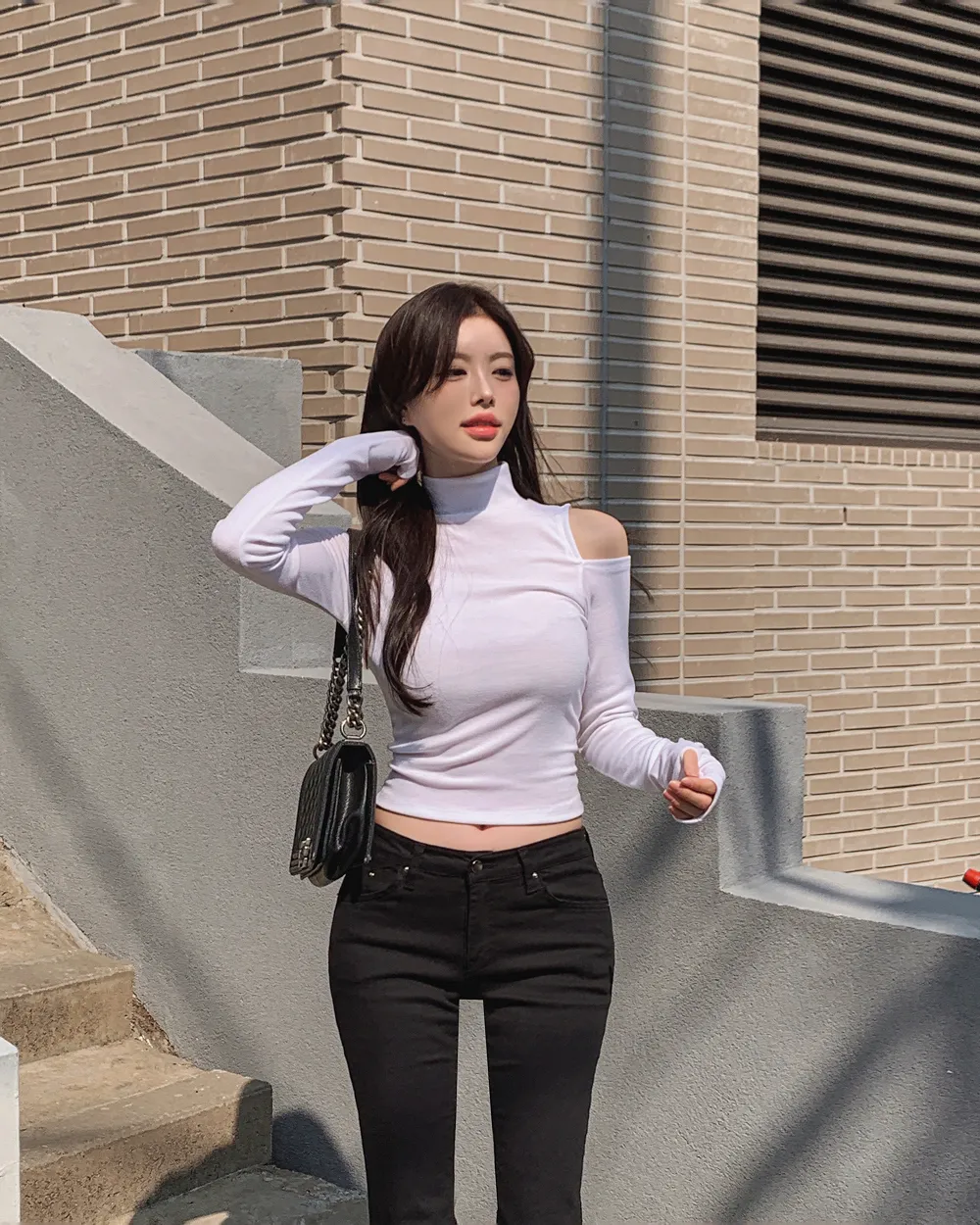 긴팔 티셔츠 모델 착용 이미지-S1L49