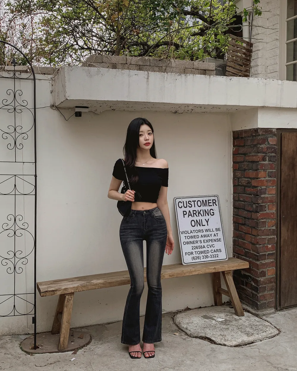 반팔 티셔츠 모델 착용 이미지-S2L7