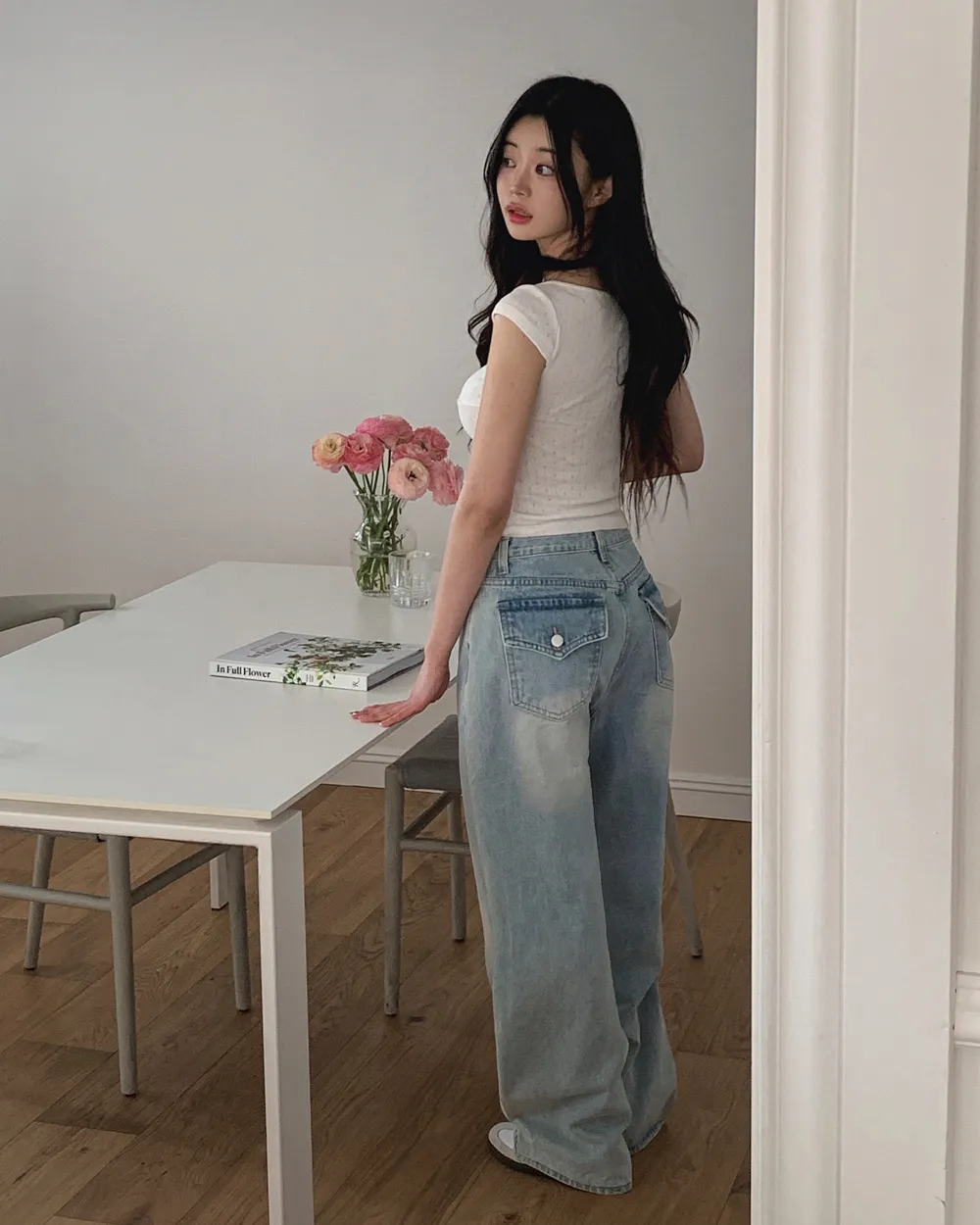 바지 모델 착용 이미지-S1L44
