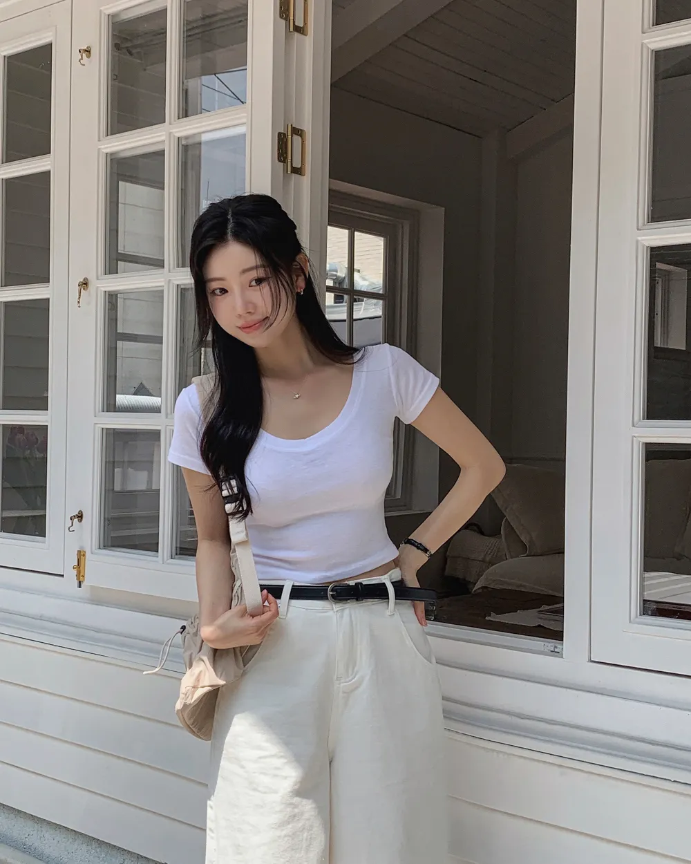 반바지 모델 착용 이미지-S1L60
