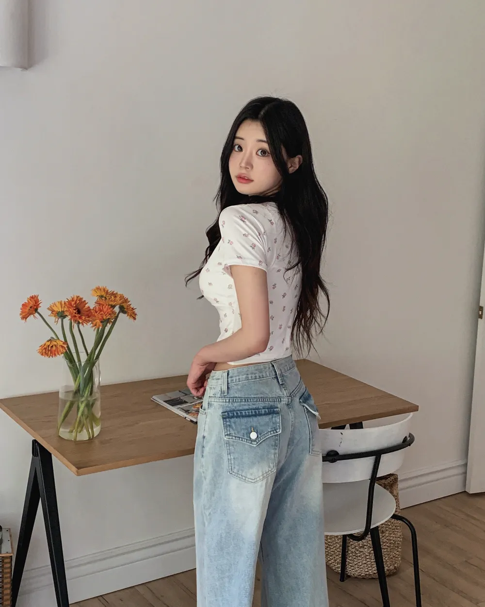 반팔 티셔츠 모델 착용 이미지-S1L60