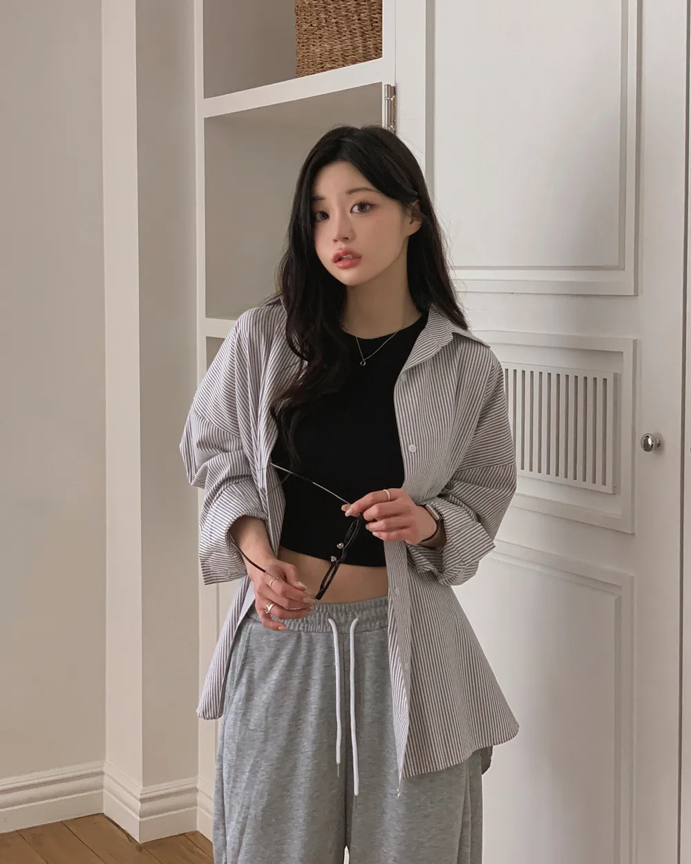 민소매 모델 착용 이미지-S1L84