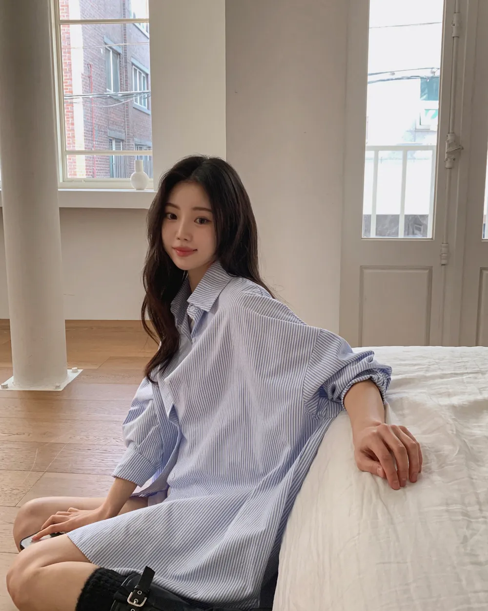 민소매 모델 착용 이미지-S1L57