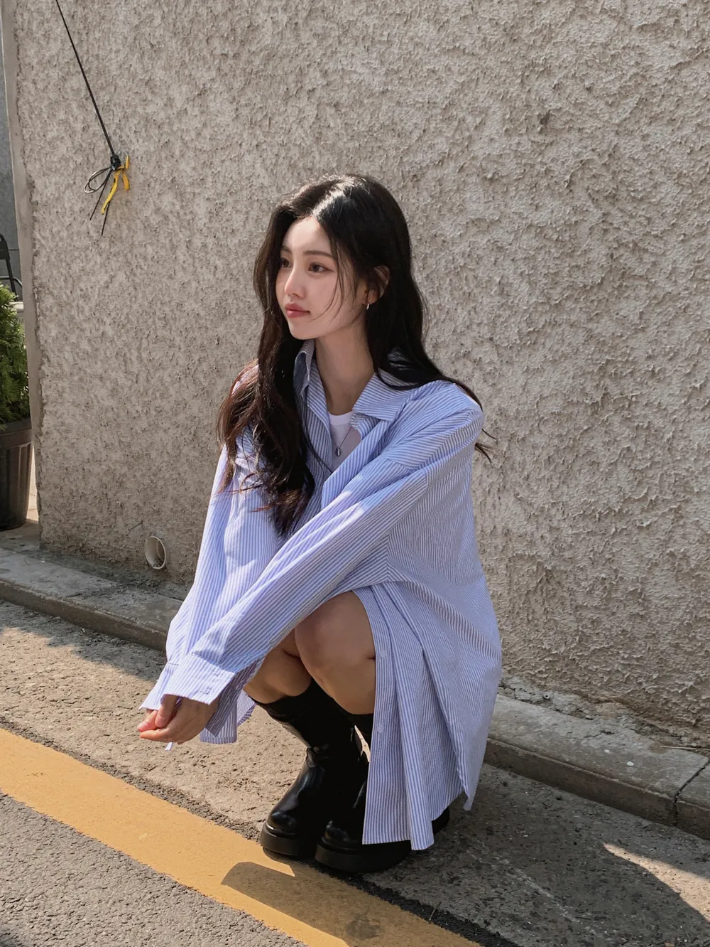 민소매 모델 착용 이미지-S1L51