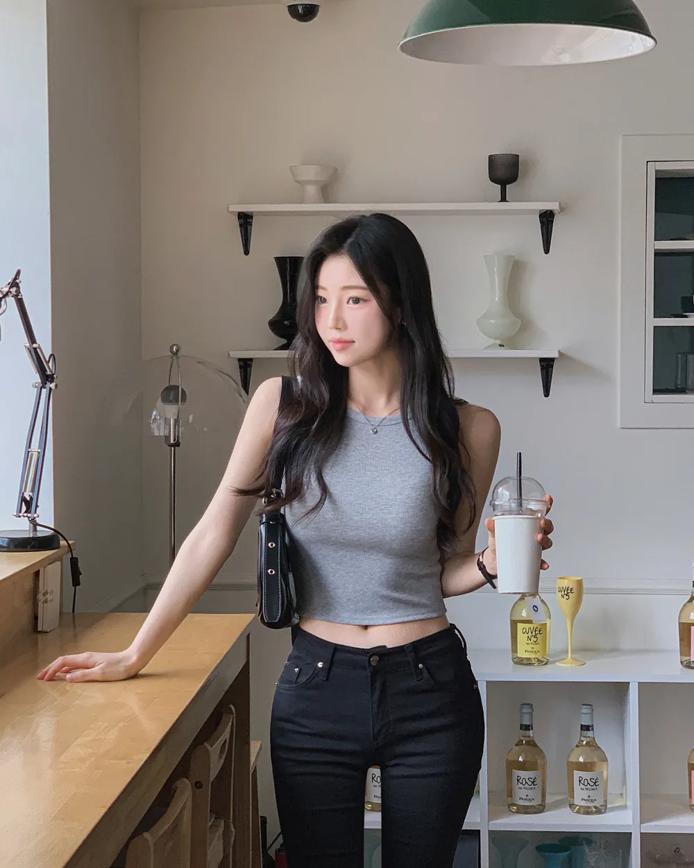 민소매 모델 착용 이미지-S1L106