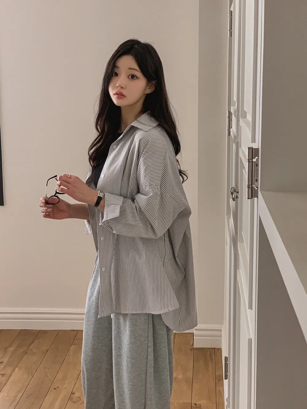 민소매 모델 착용 이미지-S1L83