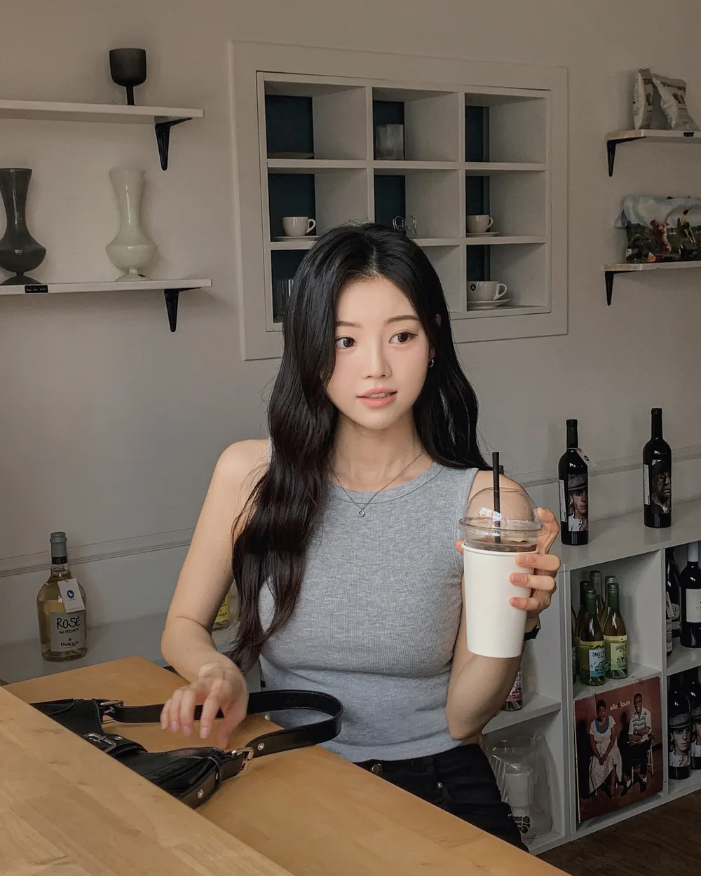 민소매 모델 착용 이미지-S1L110