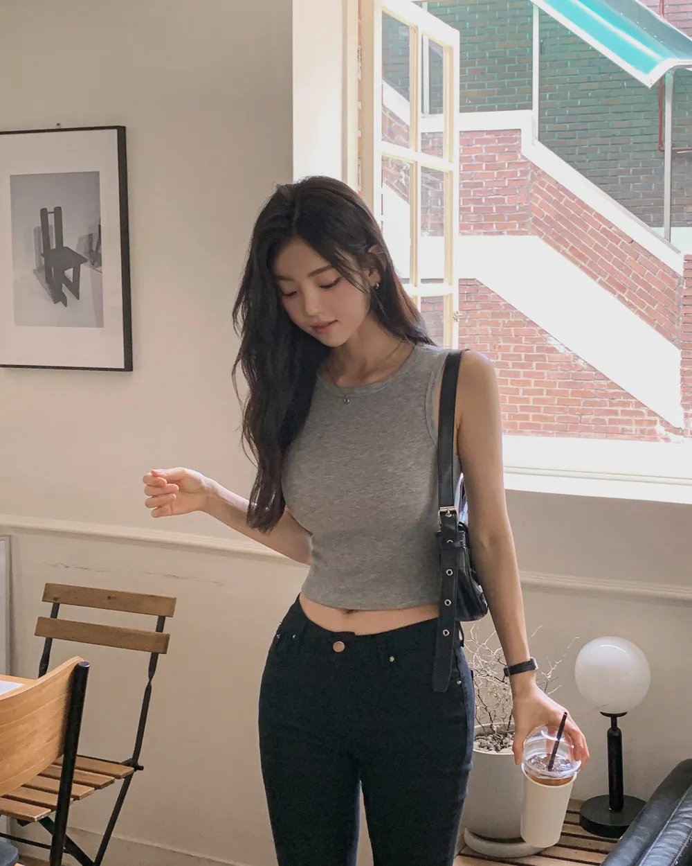 민소매 모델 착용 이미지-S1L108