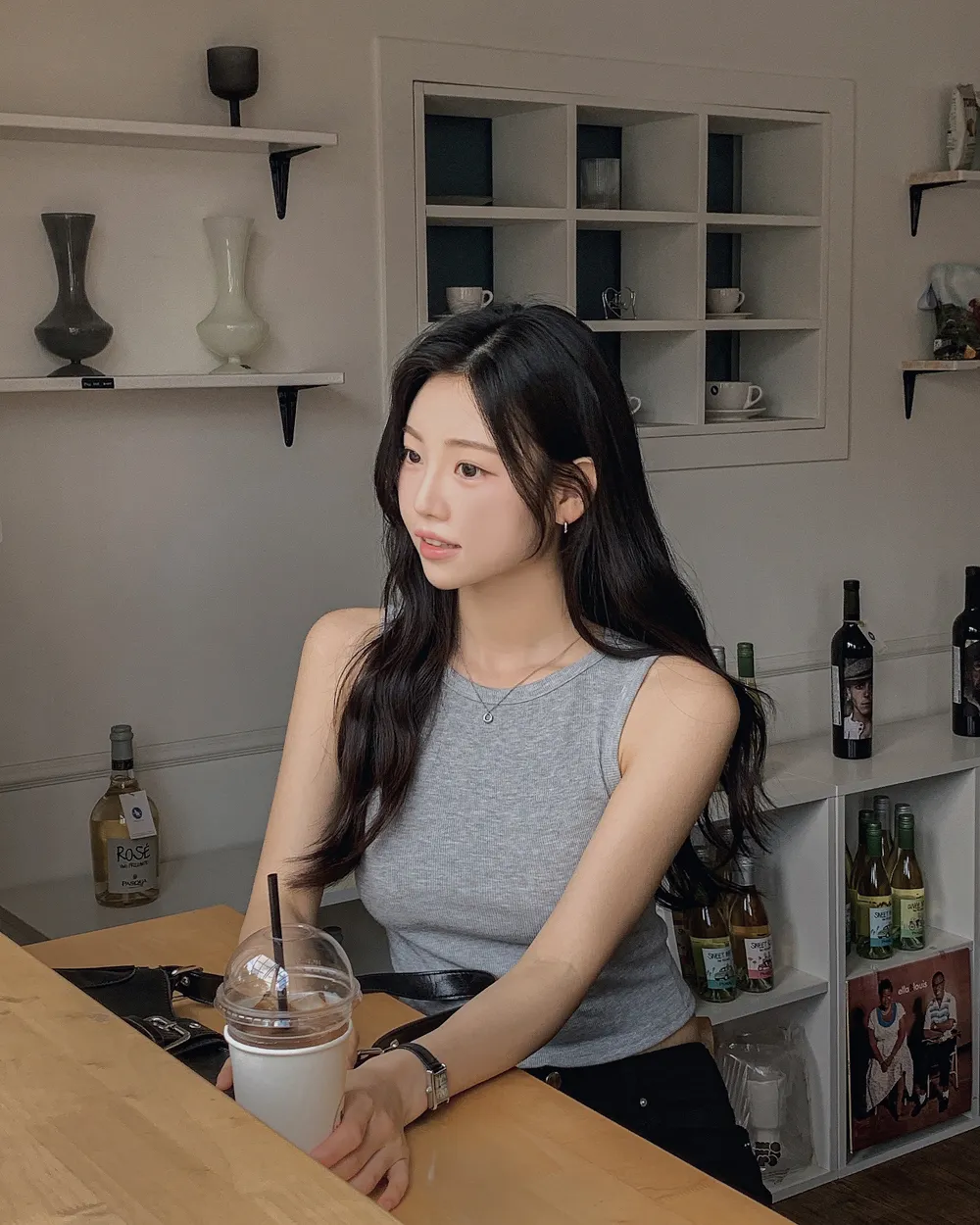 민소매 모델 착용 이미지-S1L105