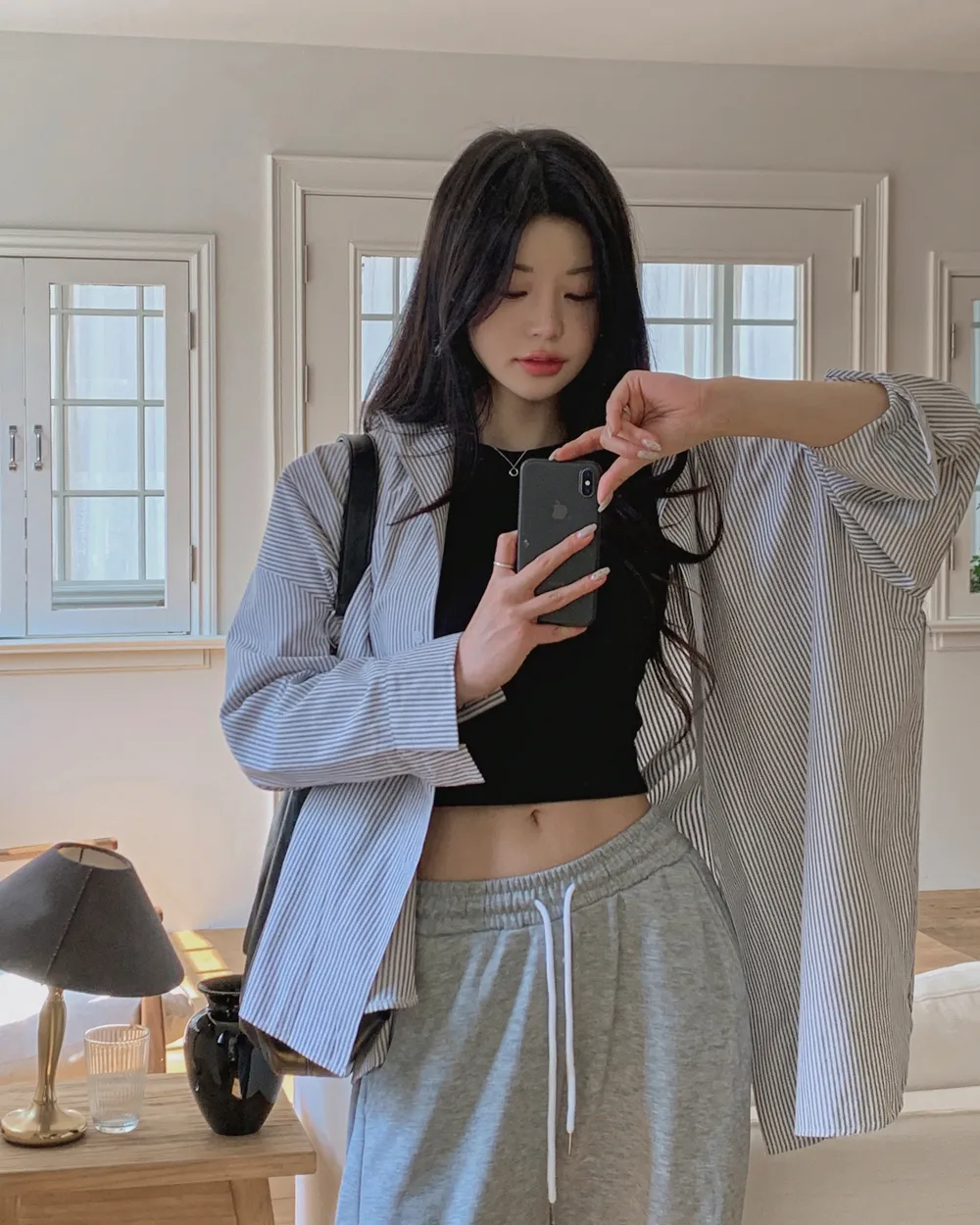 민소매 모델 착용 이미지-S1L75