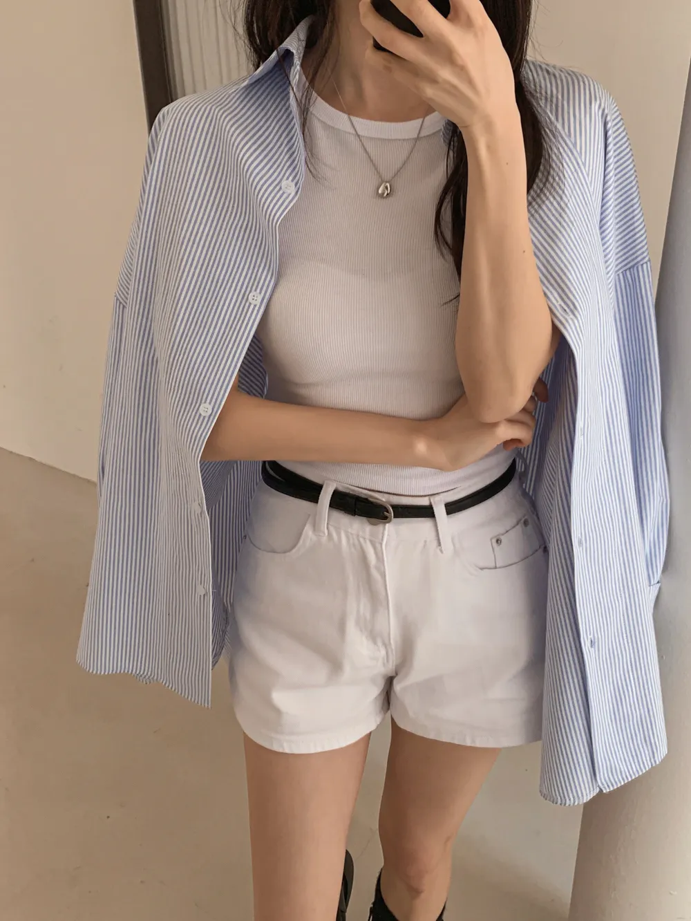민소매 모델 착용 이미지-S1L27