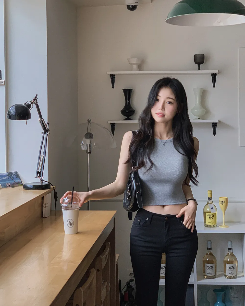 민소매 모델 착용 이미지-S1L107