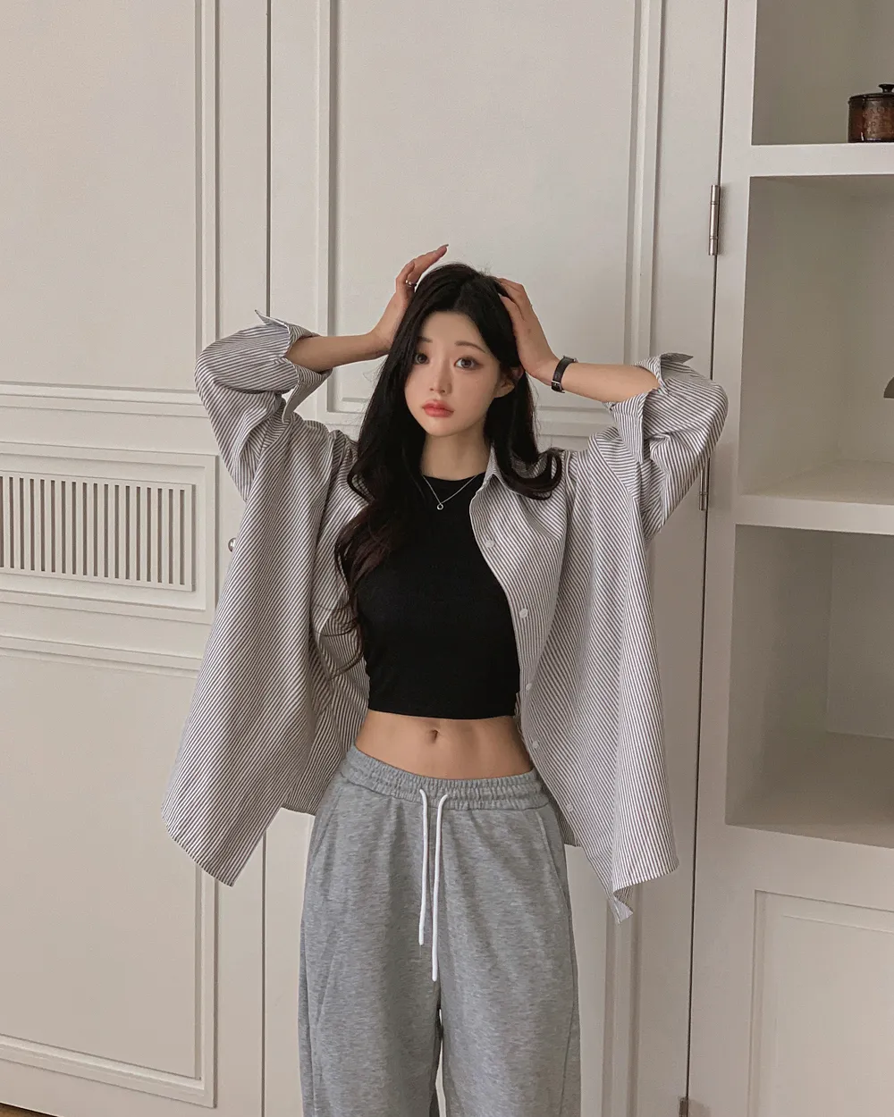 민소매 모델 착용 이미지-S1L73