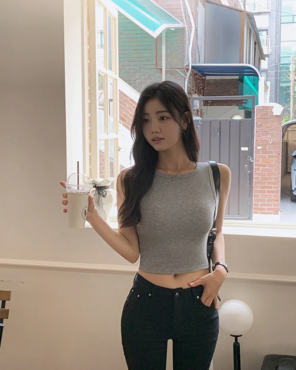 민소매 모델 착용 이미지-S1L101