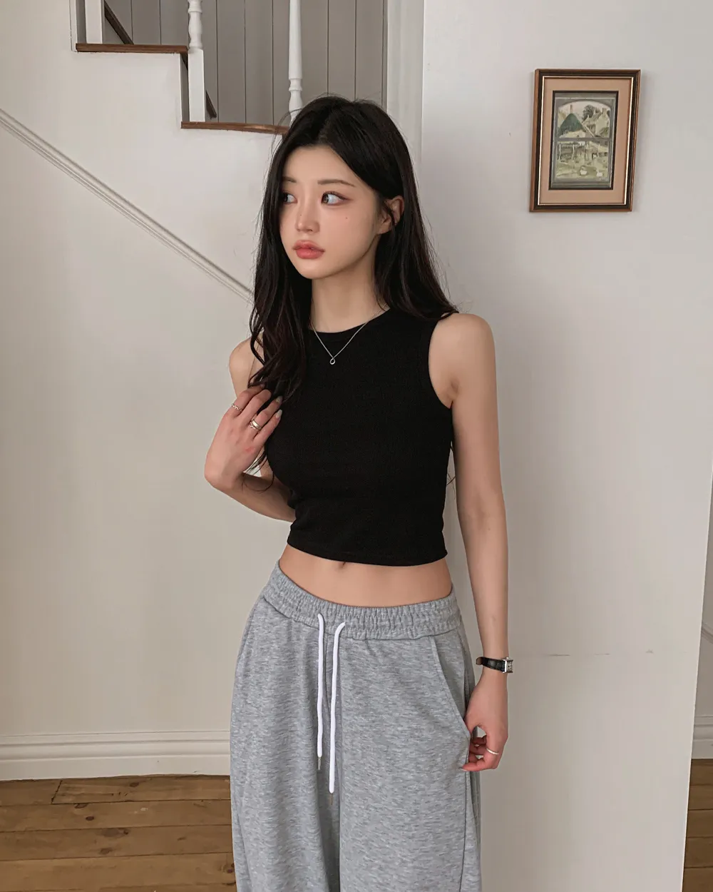 민소매 모델 착용 이미지-S1L59