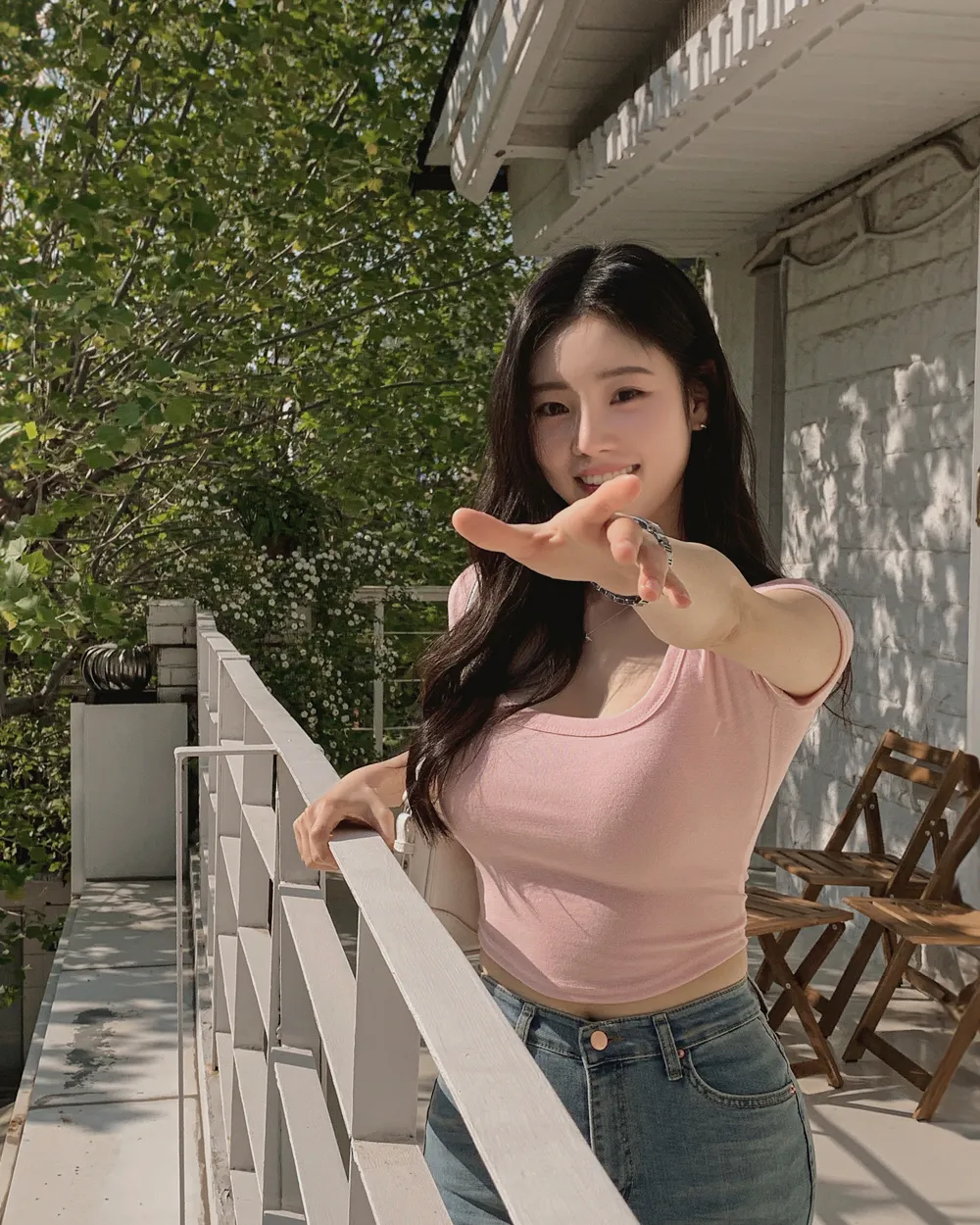 반팔 티셔츠 모델 착용 이미지-S1L45
