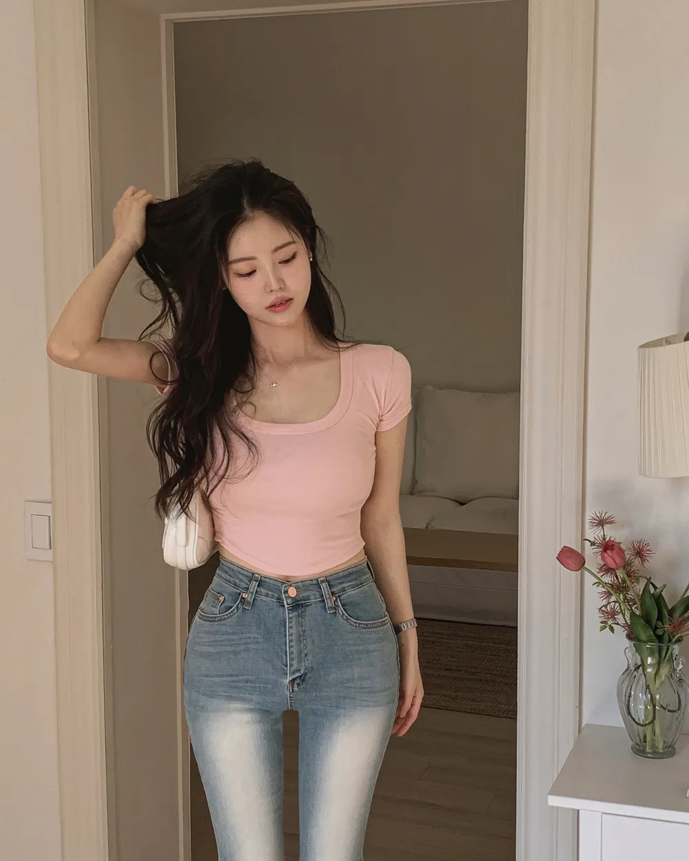 반팔 티셔츠 모델 착용 이미지-S1L54