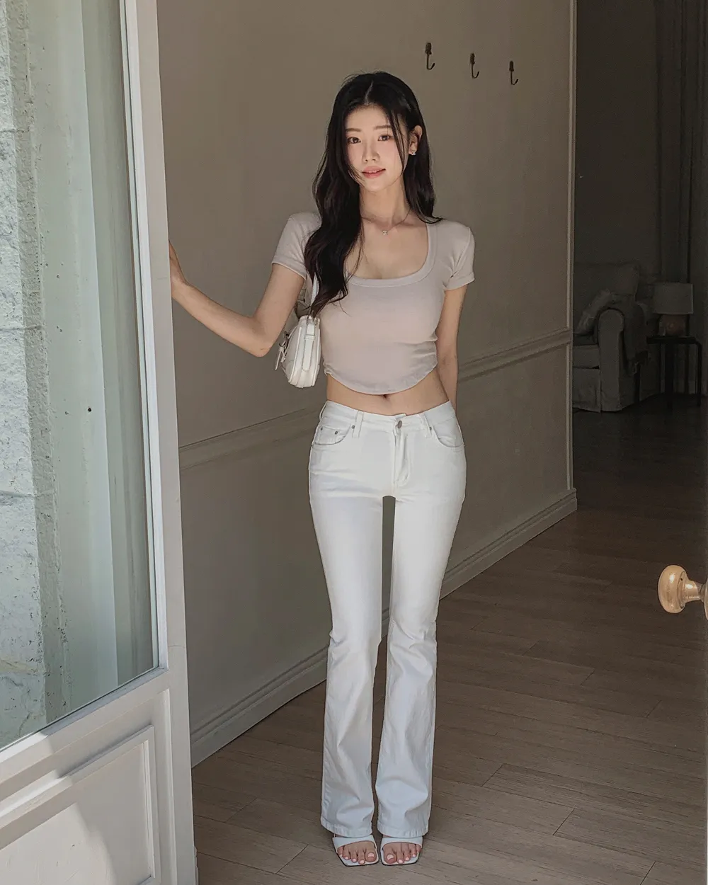 반팔 티셔츠 모델 착용 이미지-S1L68