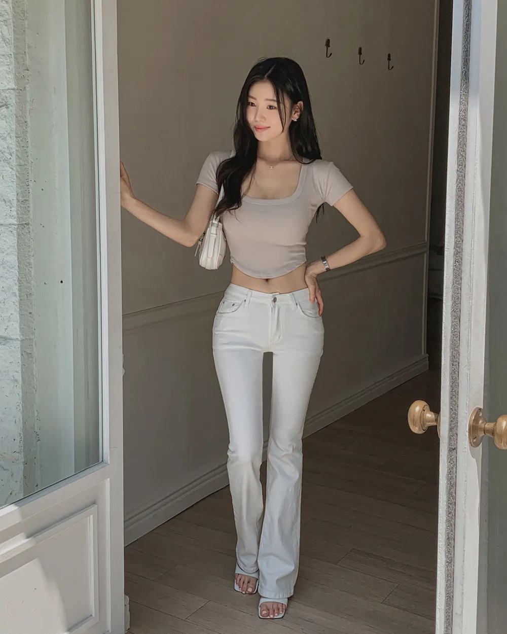 반팔 티셔츠 모델 착용 이미지-S1L69