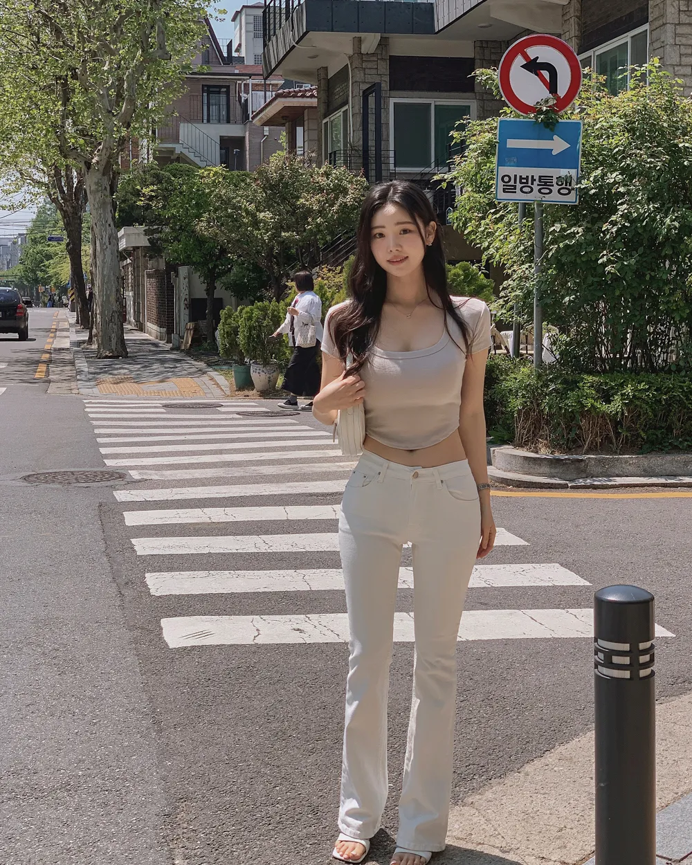 반팔 티셔츠 모델 착용 이미지-S1L78