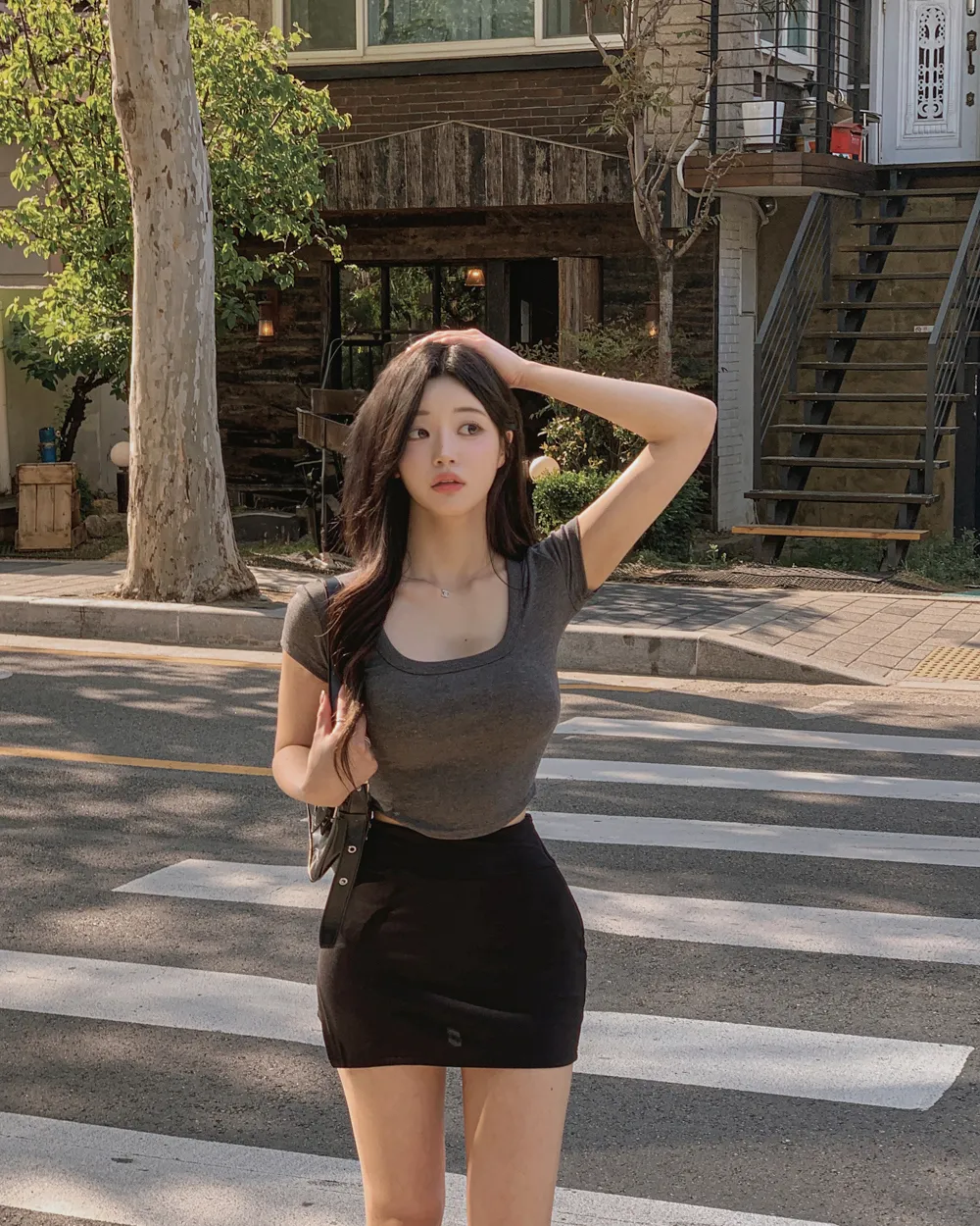 반팔 티셔츠 모델 착용 이미지-S1L93