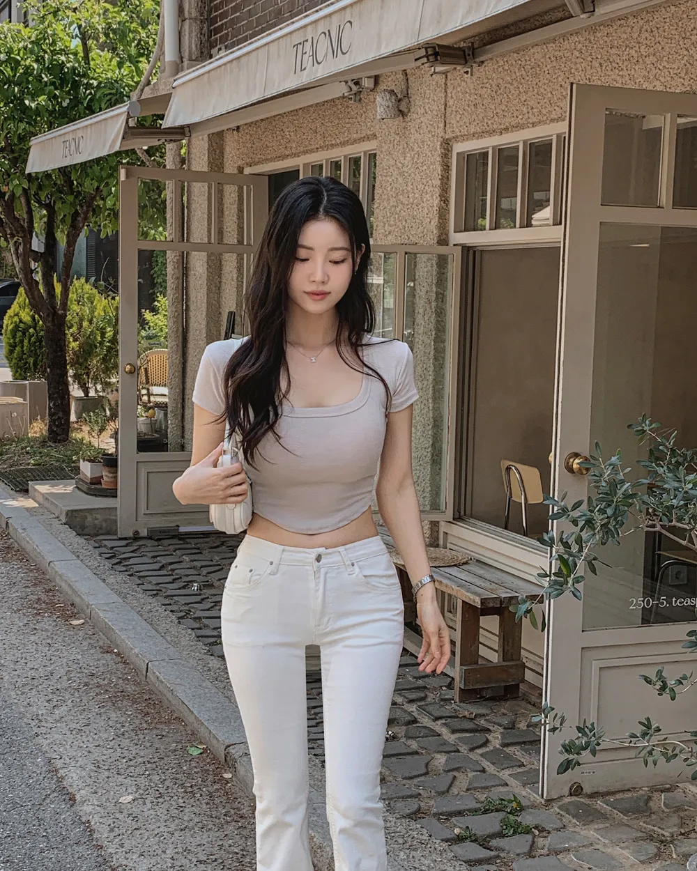 반팔 티셔츠 모델 착용 이미지-S1L64