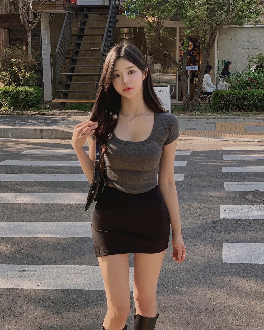 반팔 티셔츠 모델 착용 이미지-S1L92