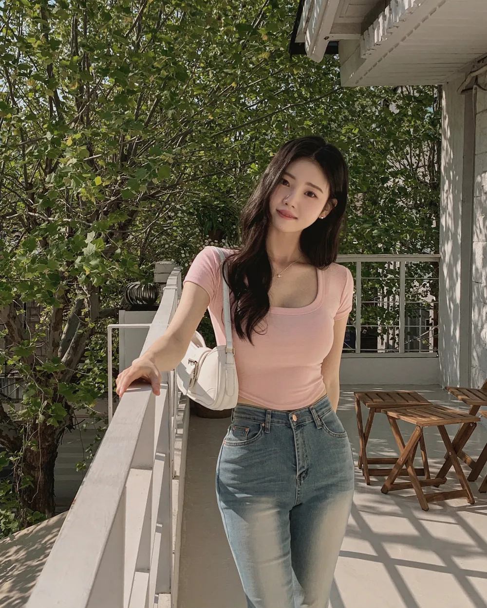 반팔 티셔츠 모델 착용 이미지-S1L43