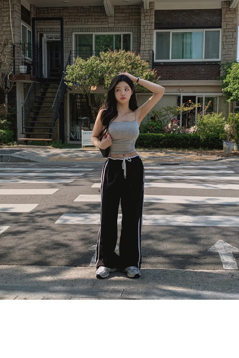 바지 모델 착용 이미지-S2L66