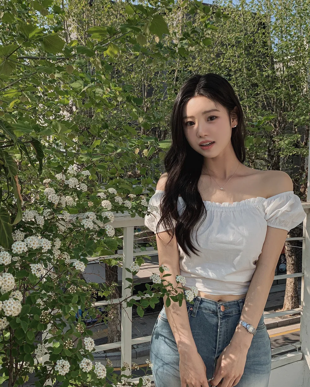 반팔 티셔츠 모델 착용 이미지-S2L2