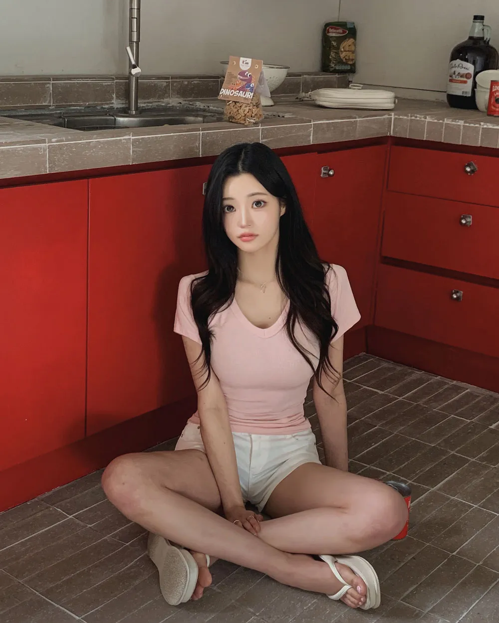 반팔 티셔츠 모델 착용 이미지-S1L57