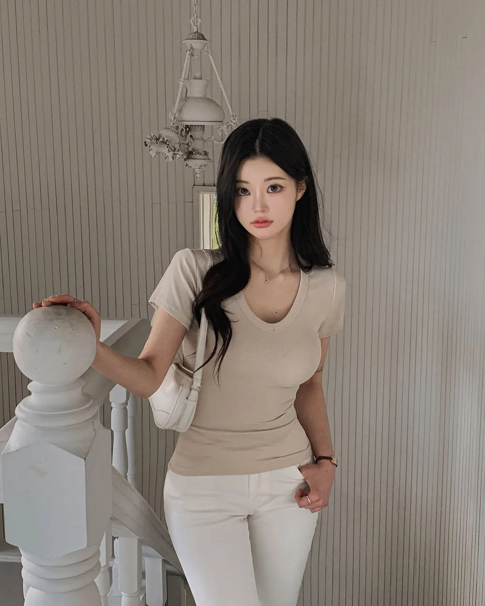 반팔 티셔츠 모델 착용 이미지-S1L91