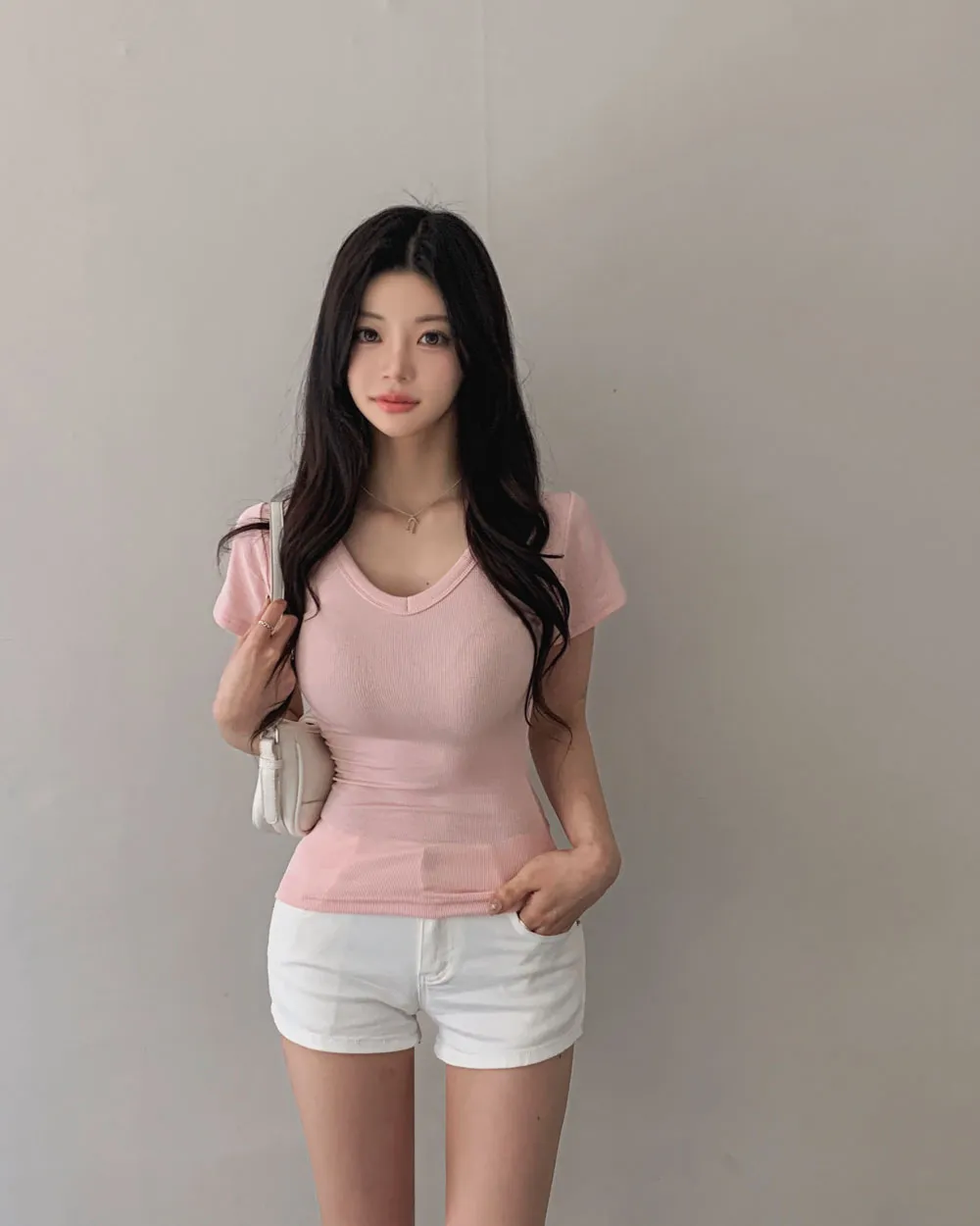 반팔 티셔츠 모델 착용 이미지-S1L68