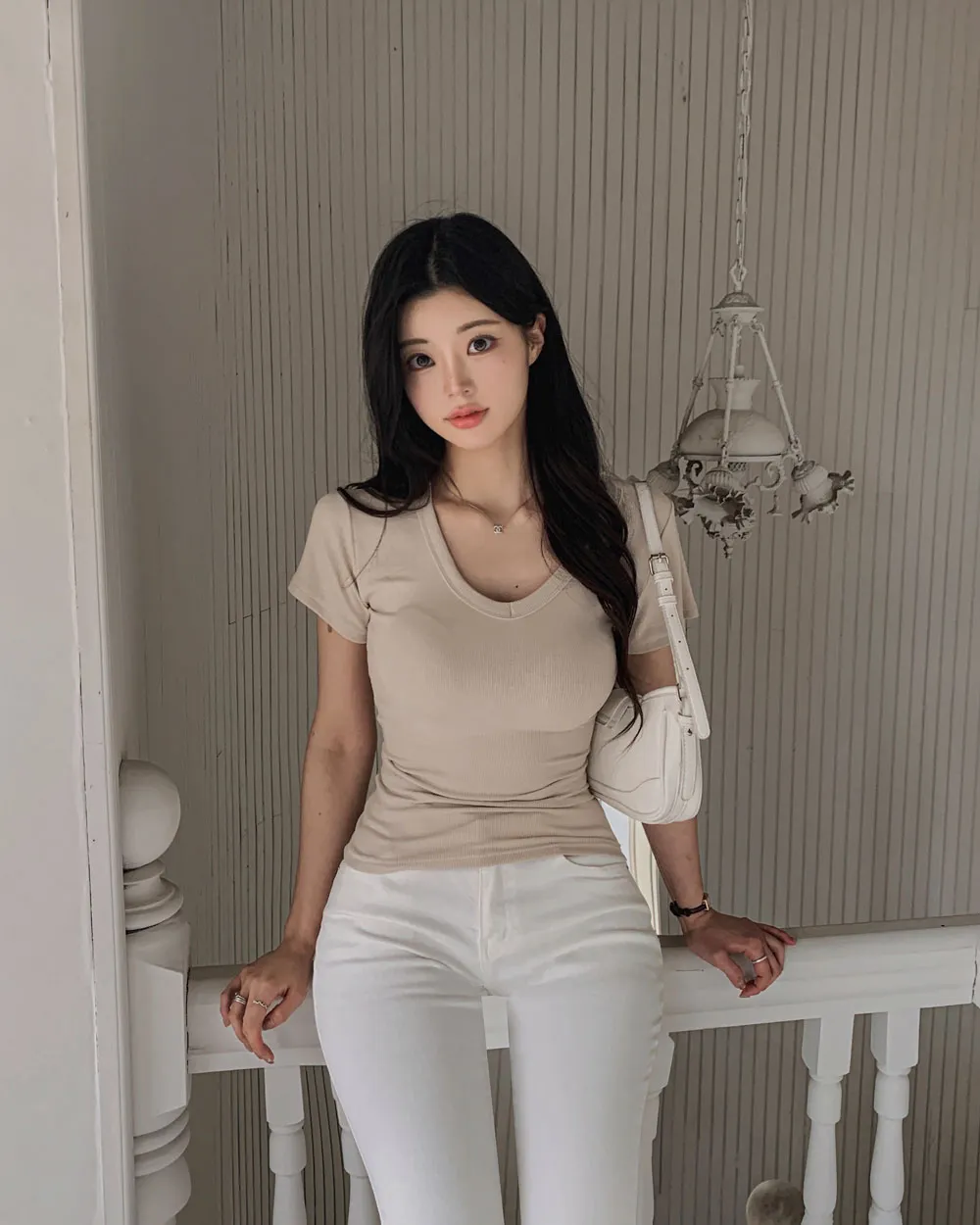 반팔 티셔츠 모델 착용 이미지-S1L94