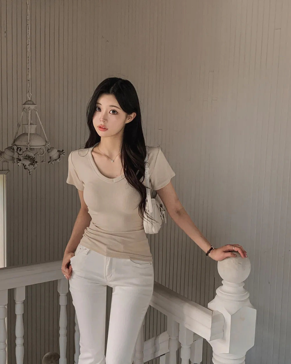 반팔 티셔츠 모델 착용 이미지-S1L90
