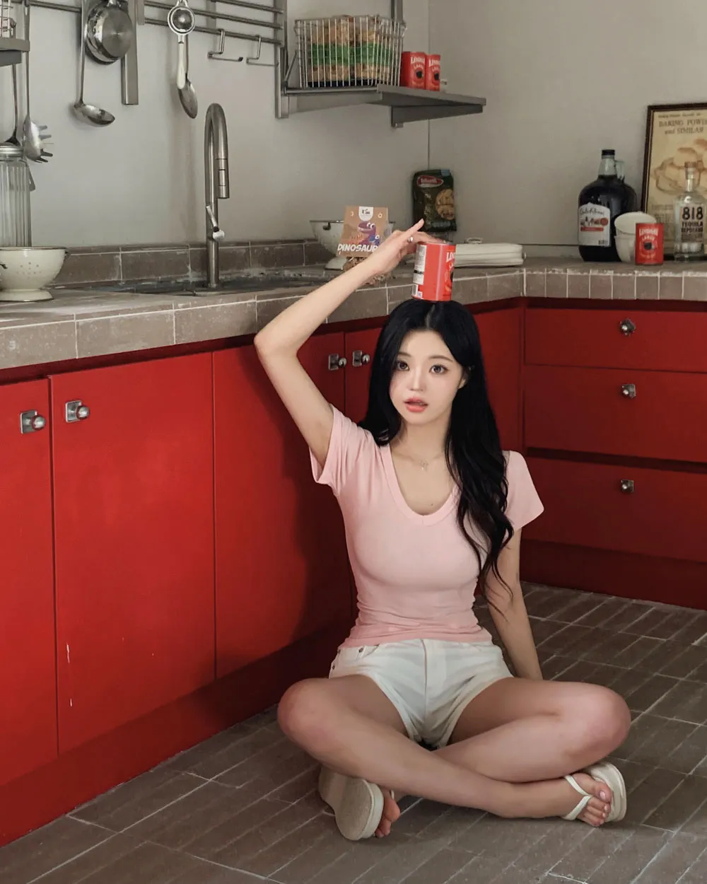 반팔 티셔츠 모델 착용 이미지-S1L75