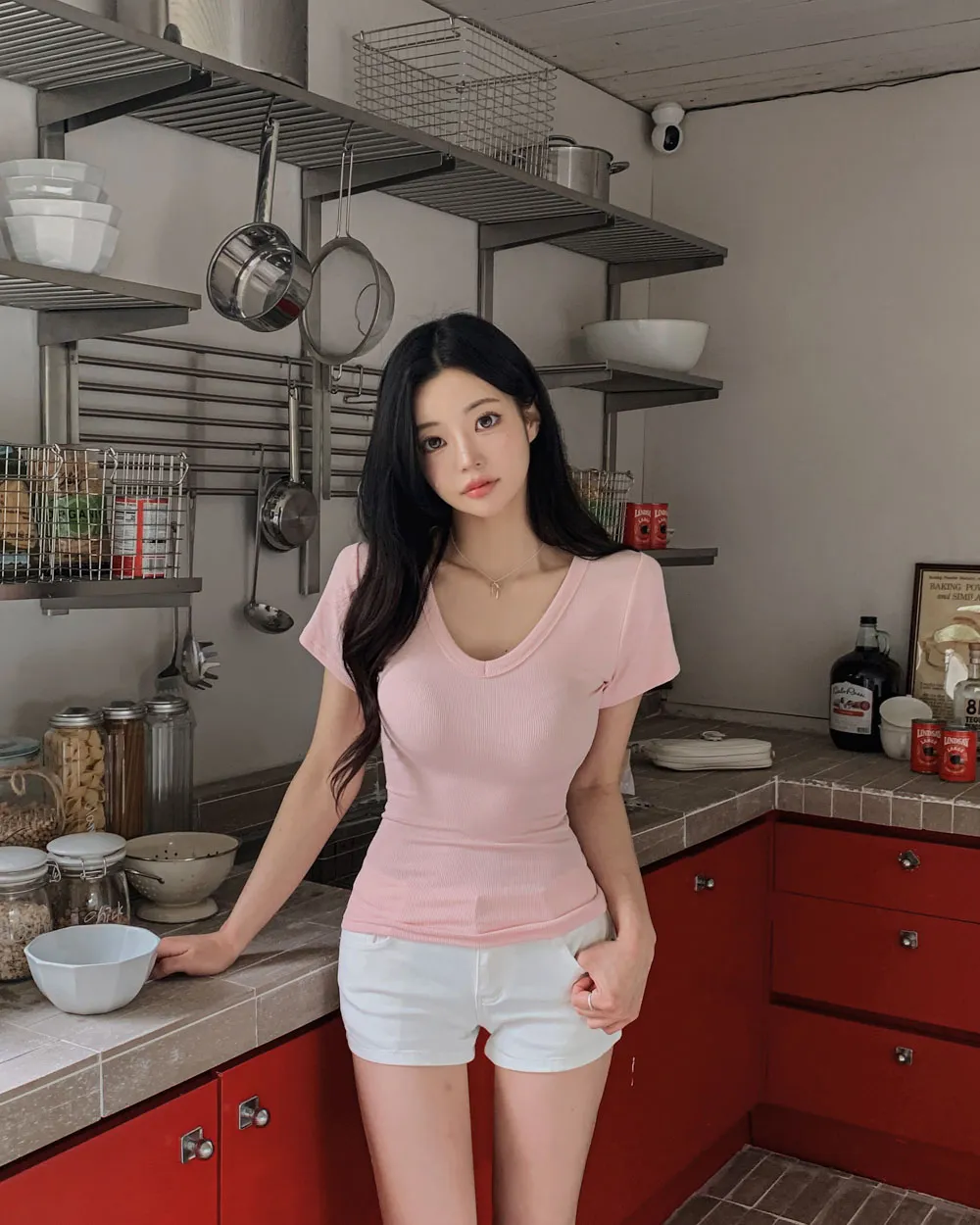 반팔 티셔츠 모델 착용 이미지-S1L62