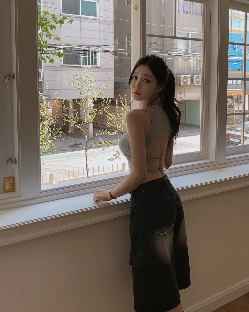 반바지 모델 착용 이미지-S1L100