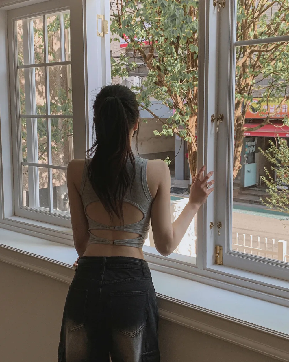 반바지 모델 착용 이미지-S1L93