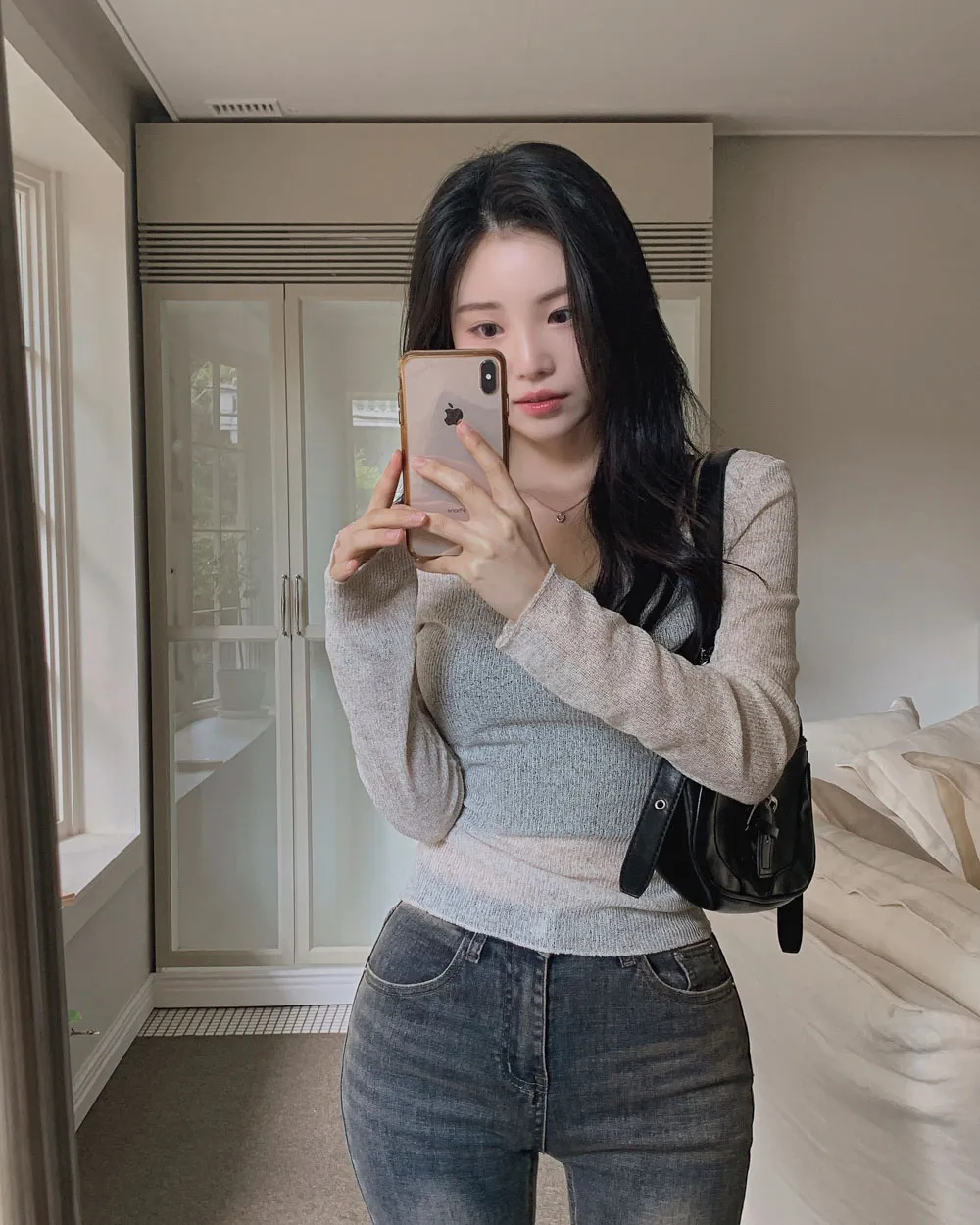 긴팔 티셔츠 모델 착용 이미지-S1L106