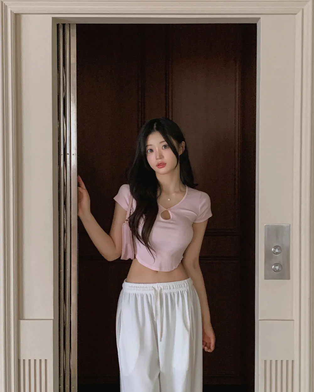 반팔 티셔츠 모델 착용 이미지-S1L33
