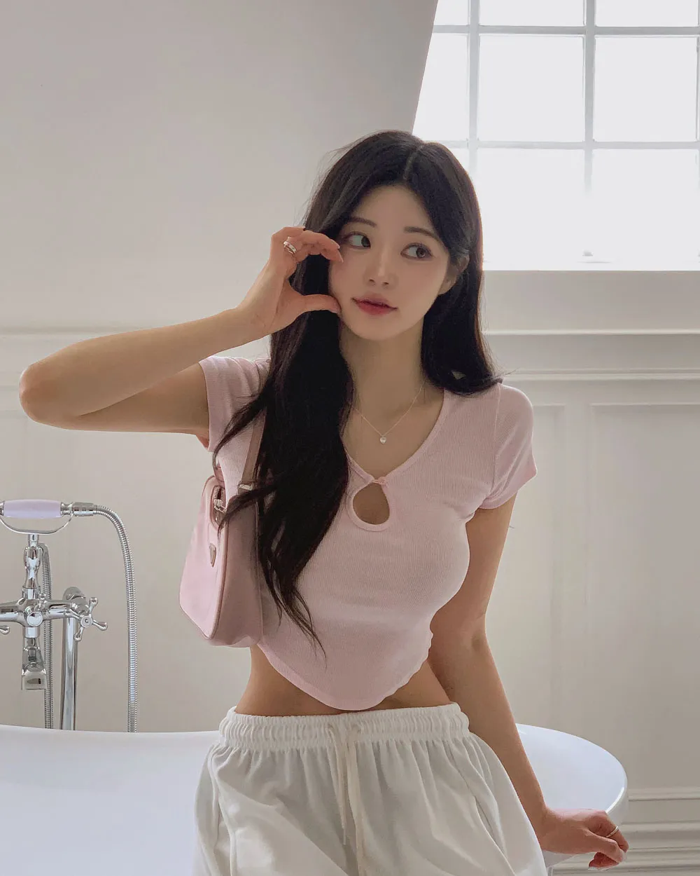 반팔 티셔츠 모델 착용 이미지-S1L104