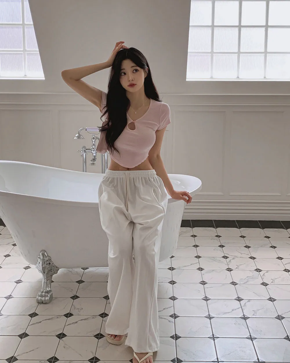 반팔 티셔츠 모델 착용 이미지-S1L107