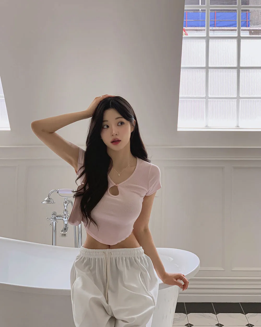 반팔 티셔츠 모델 착용 이미지-S1L105