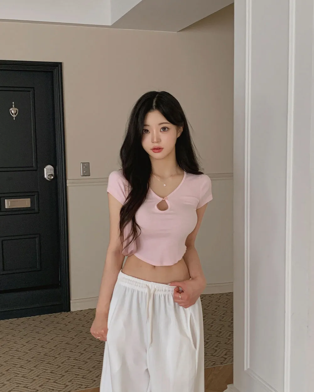 반팔 티셔츠 모델 착용 이미지-S1L43