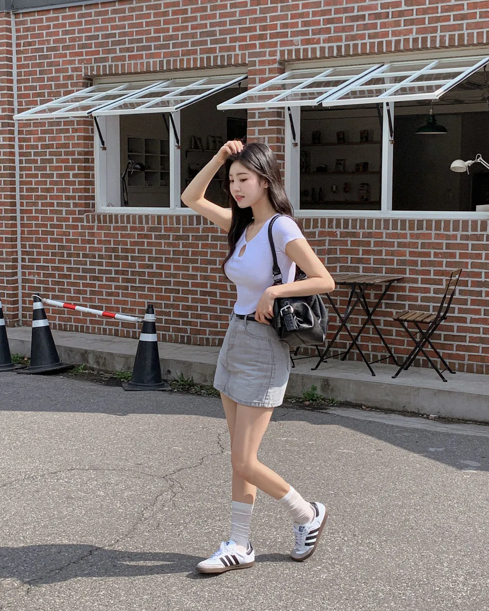 반팔 티셔츠 모델 착용 이미지-S1L80