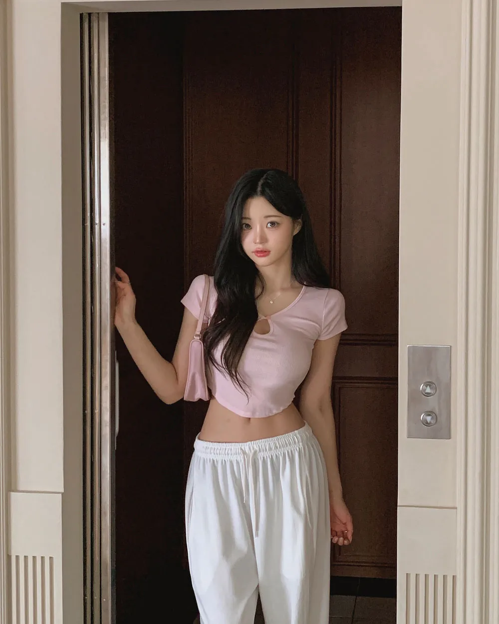 반팔 티셔츠 모델 착용 이미지-S1L31